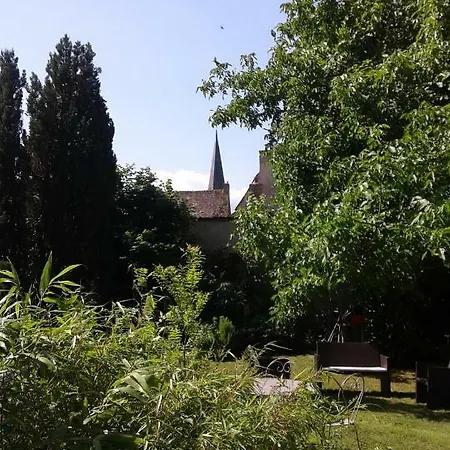 Val De Gee A 20 Mn Du Circuit 24 H Du Mans * Maigne