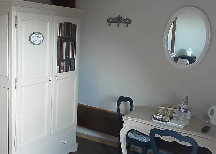 Val De Gee A 20 Mn Du Circuit 24 H Du Mans * Maigne